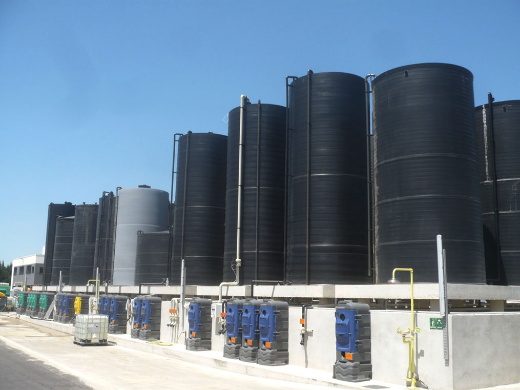 Roll-extruded tanks